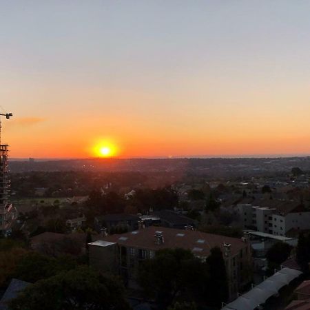 Sandton Skye Suites Йоханнесбург Экстерьер фото